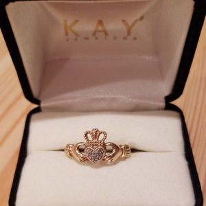 Gold diamond claddagh ring